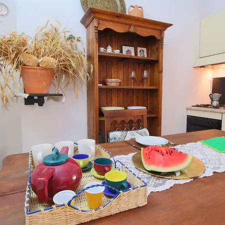 펜션 Vintage Farmhouse In Grosseto With Jacuzzi