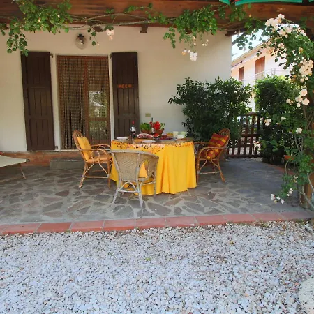 펜션 Vintage Farmhouse In Grosseto With Jacuzzi *