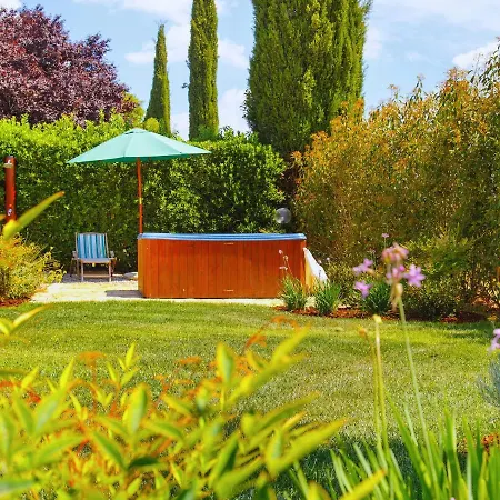 펜션 Vintage Farmhouse In Grosseto With Jacuzzi