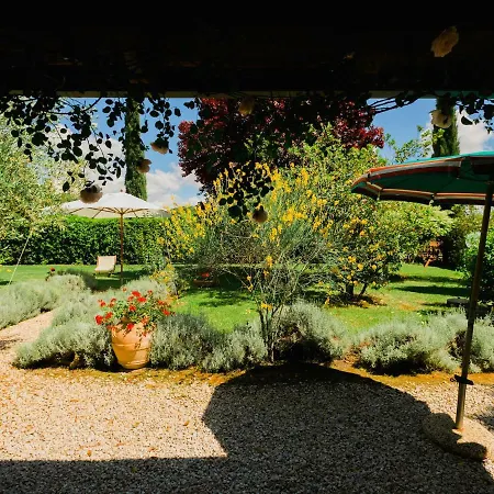 Vintage Farmhouse In Grosseto With Jacuzzi 부리아노